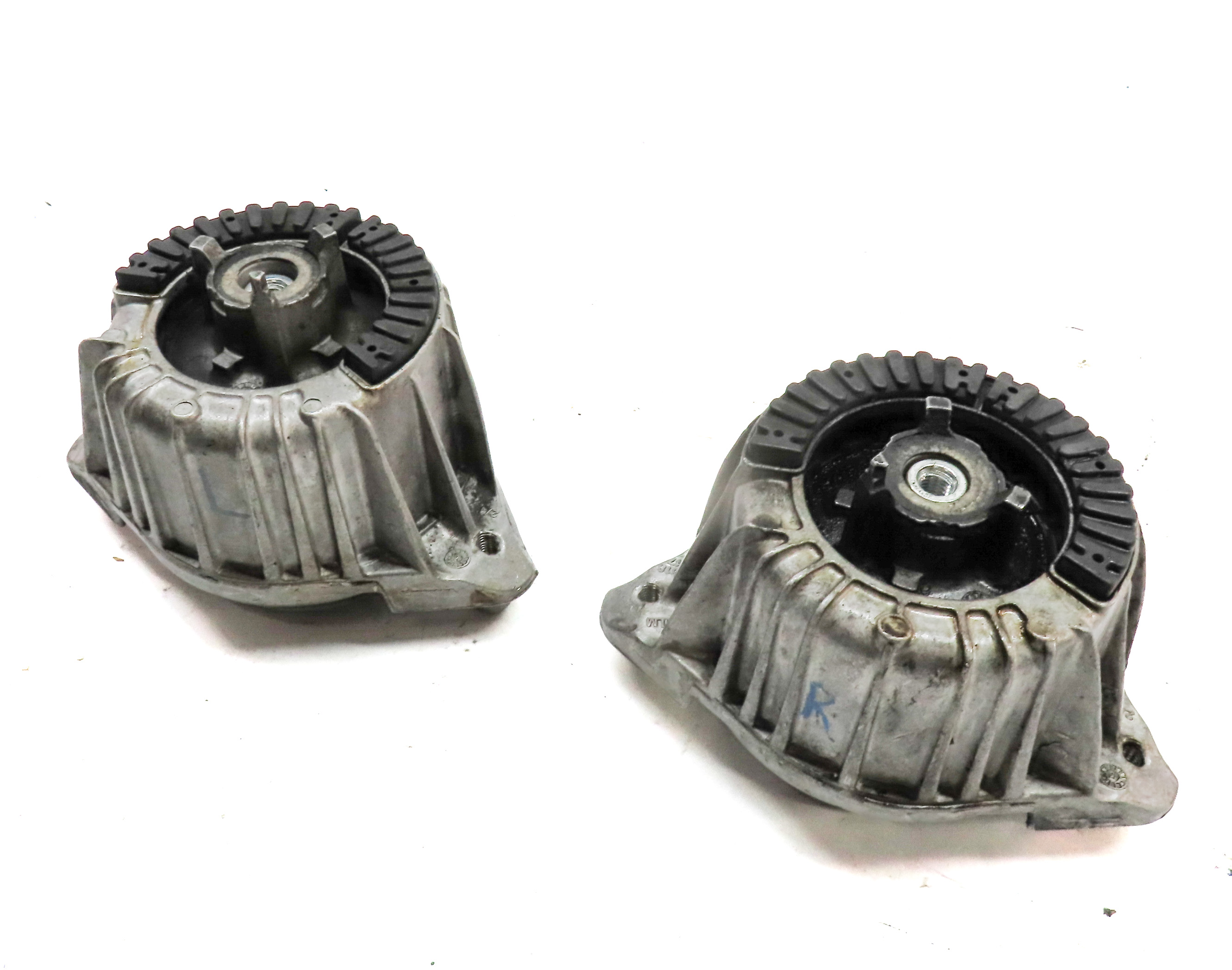 2012 MERCEDES E350 (W212) 3.0L DIESEL (OM642) ENGINE MOTOR MOUNT SET/2 — exact item pictured